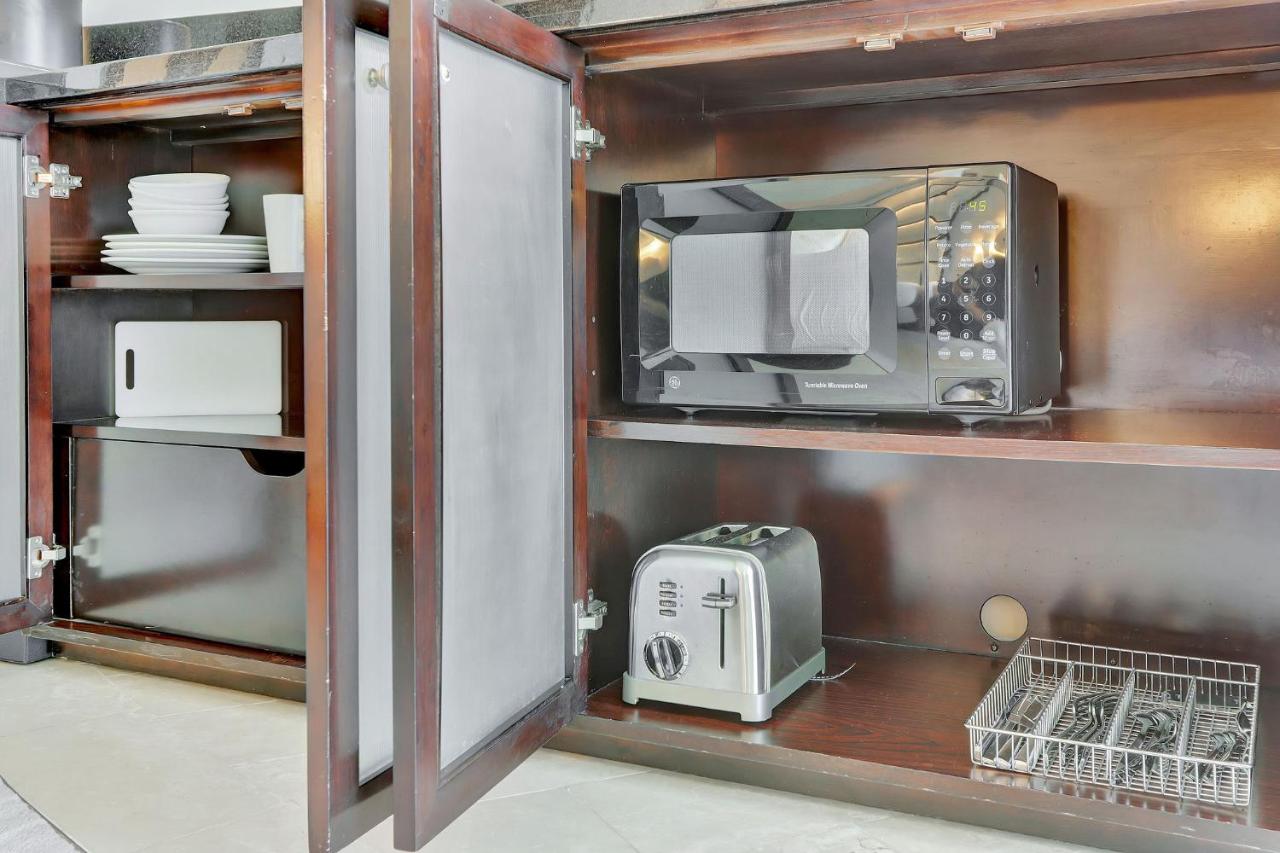 Luxury Oceanview Suite at the Fontainebleau Miami Beach with Balcony, King & Sofa Bed - 5