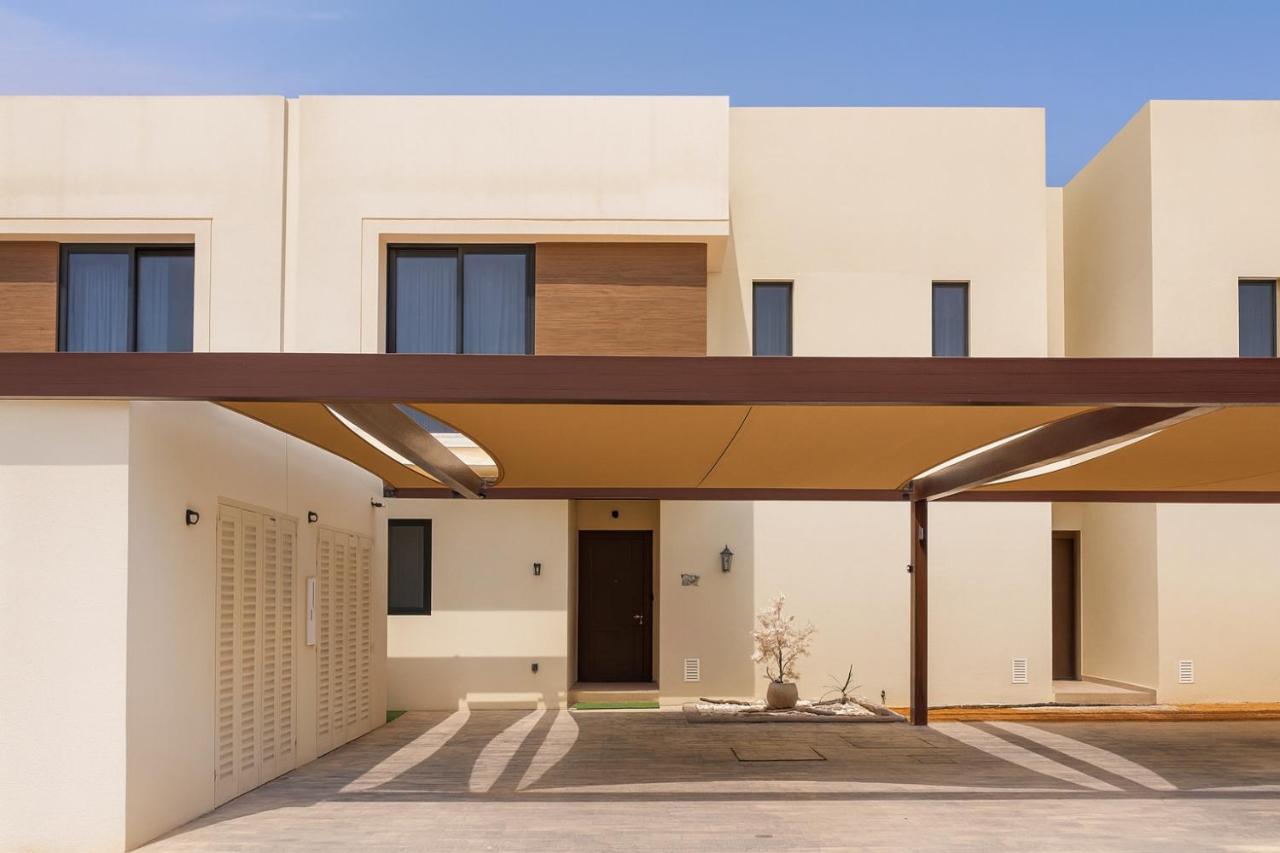 Luxury Retreat Villa on Yas Island- Licensed Holiday Home