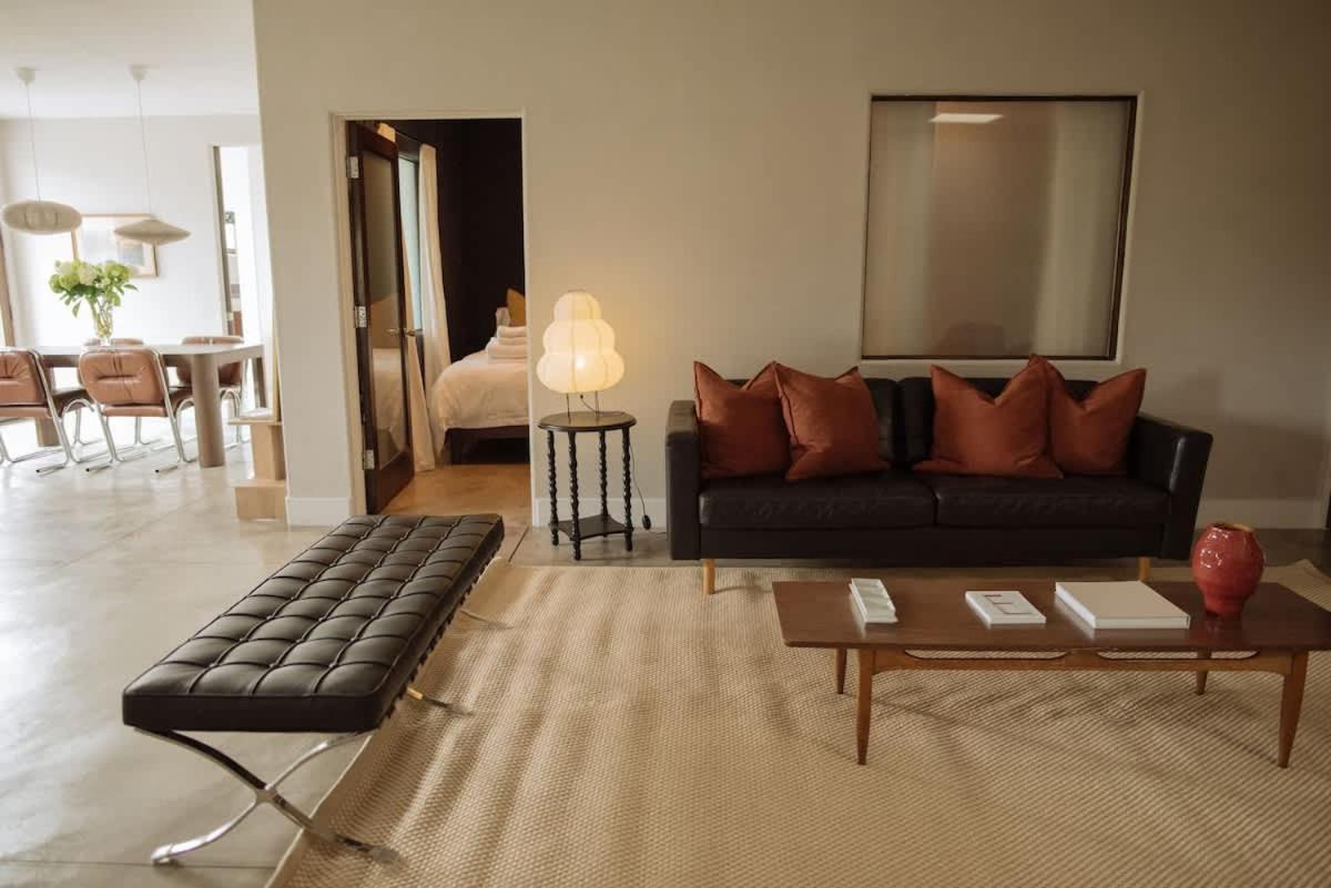 Dreamy Mid-Century Modern Pad - 5