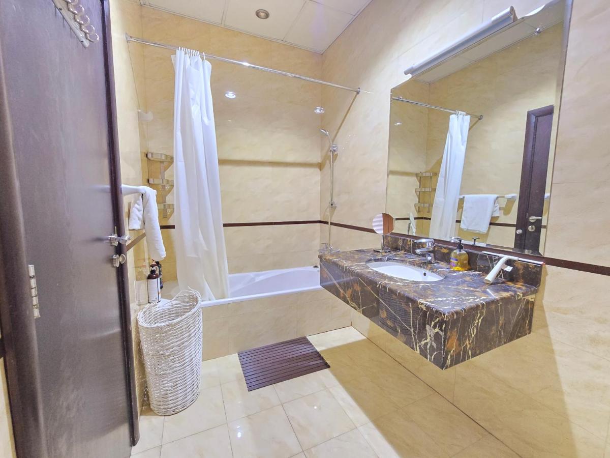 Airy and Bright Near DIFC and the Subway - 3