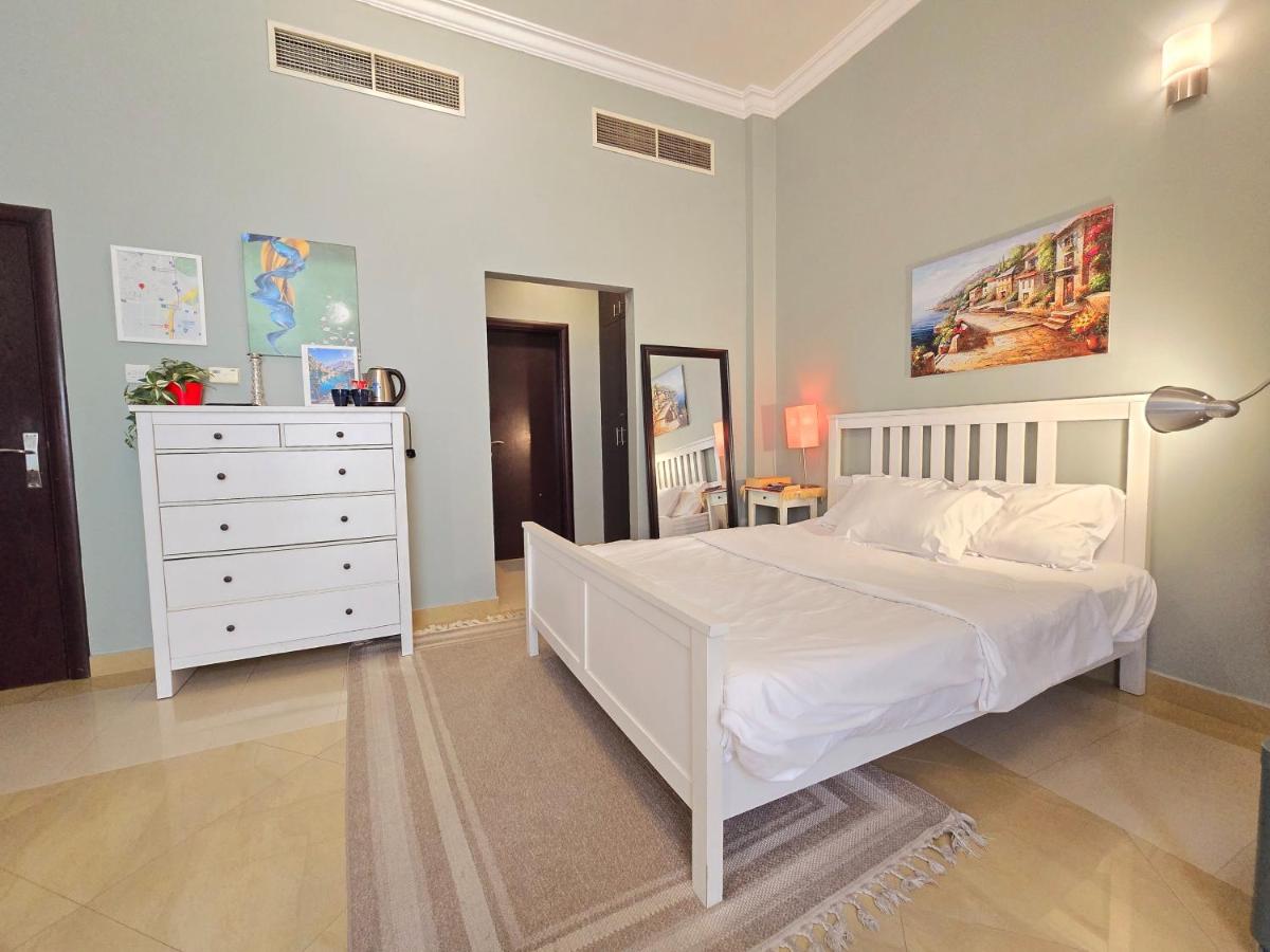 Airy and Bright Near DIFC and the Subway - 2