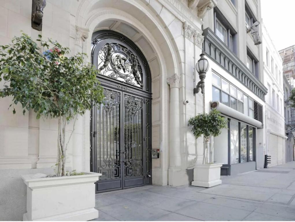 Bright lights central Downtown - 4