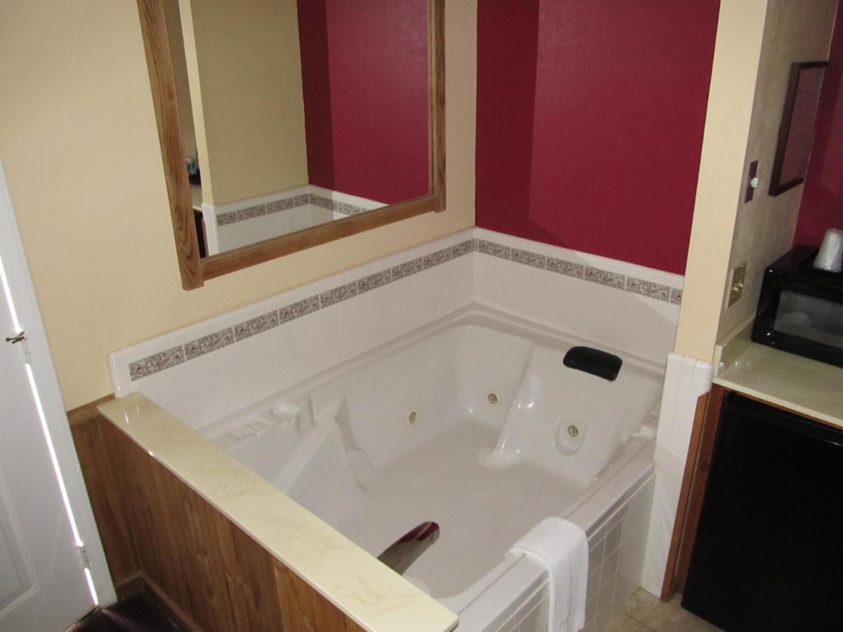 Jonathan Creek Inn — photo 16