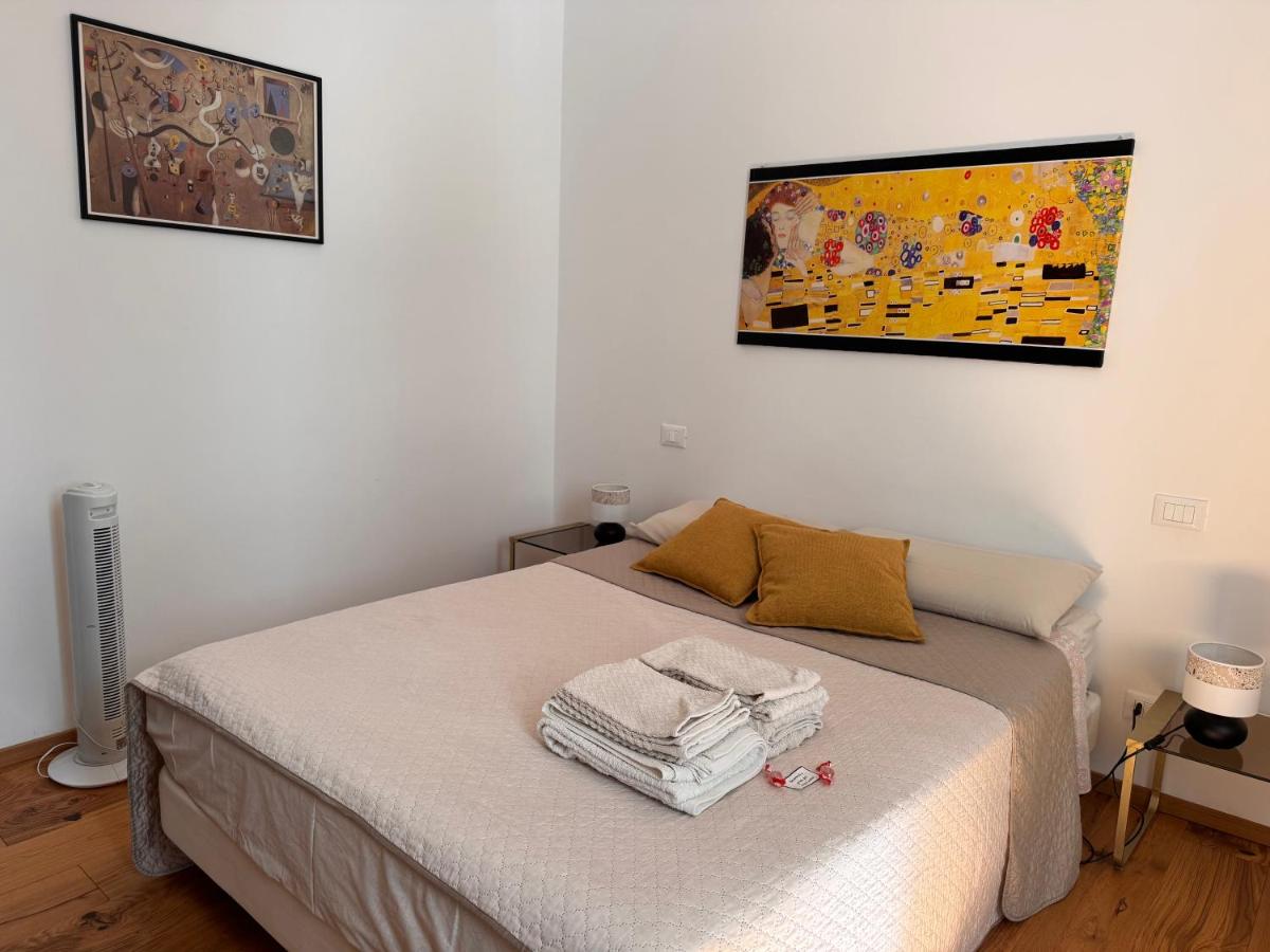 Genoa Waterfront Room - 2