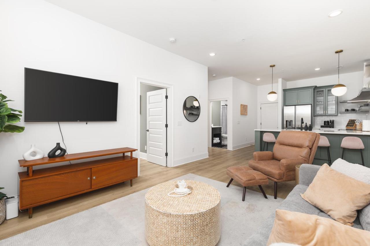 Condo with Free Parking, 3 miles Downtown, near Restaurants - 5