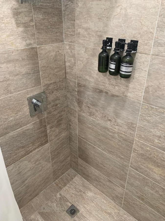 The Miami Hostel -FREE Breakfast Waffles - FREE DINNER - Free Coffee or Tea - No Mix - Dorms Airport Downtown Wynwood Women Rooms -Men Rooms -Fast Wi-Fi - Free Coffee - 24hr check in Available - 3