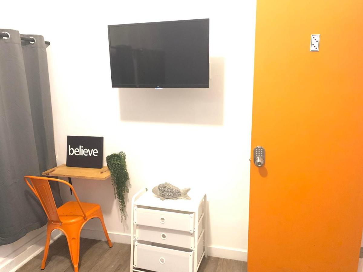 The Miami Hostel -FREE Breakfast Waffles - FREE DINNER - Free Coffee or Tea - No Mix - Dorms Airport Downtown Wynwood Women Rooms -Men Rooms -Fast Wi-Fi - Free Coffee - 24hr check in Available - 5