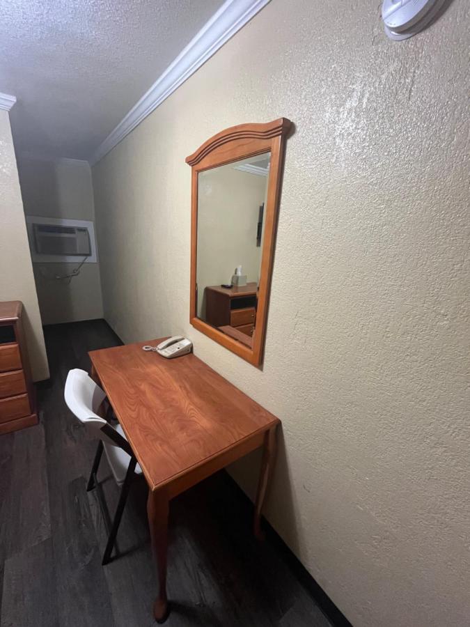 Economy Inn Express — photo 14