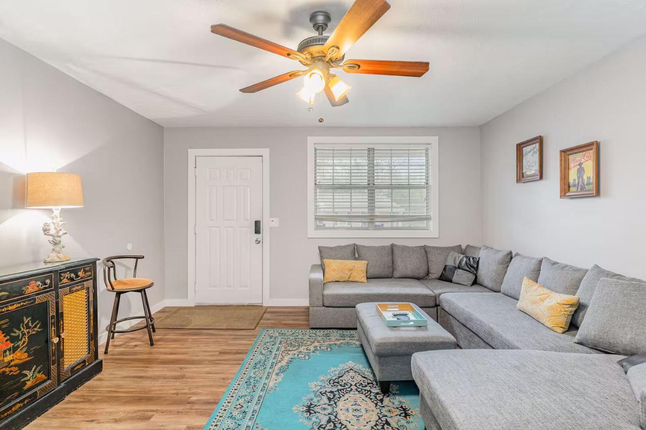Cute & Cozy - Minutes from Downtown & BNA - 2