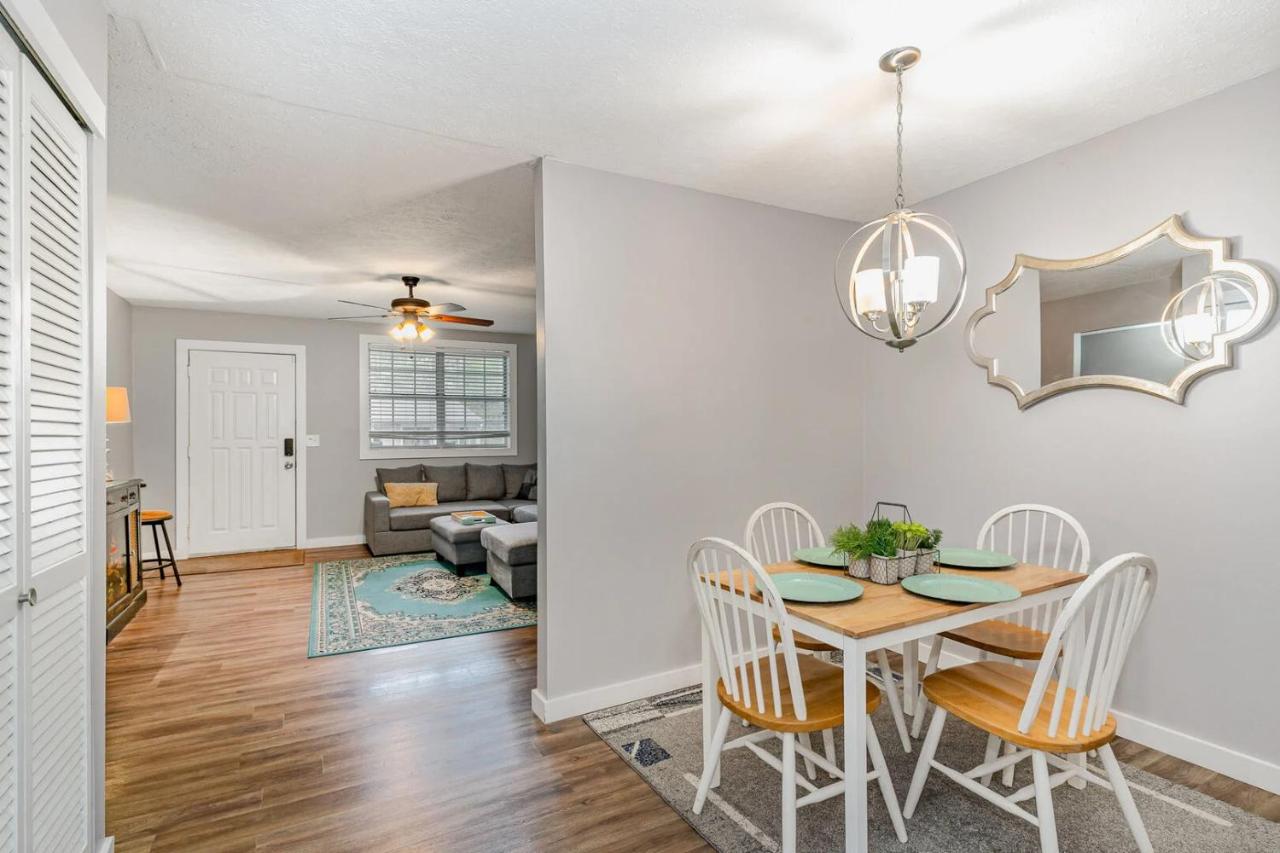 Cute & Cozy - Minutes from Downtown & BNA - 4