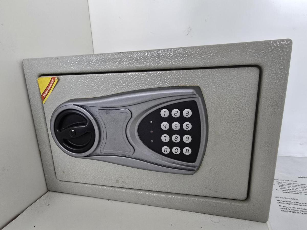 1 BR Condo in good location NV402 - 2