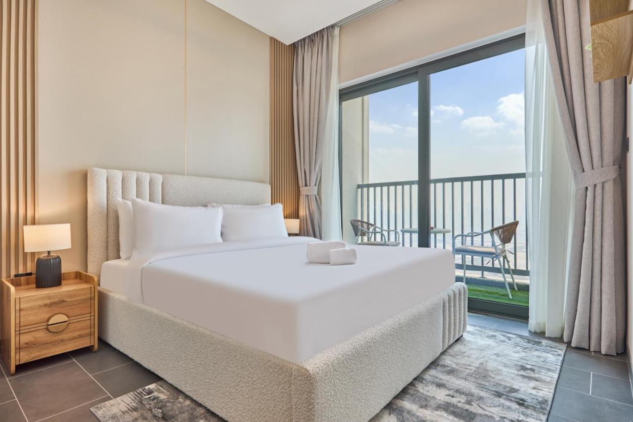 STAY BY LATINEM Luxury 1BR Holiday Home CB 3607 Near Burj Khalifa - 2