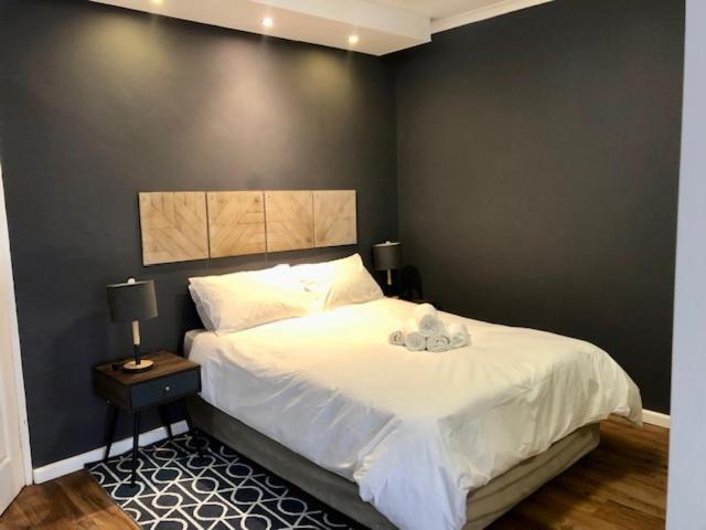 City Centre Apartment - Steps from Everything - 2