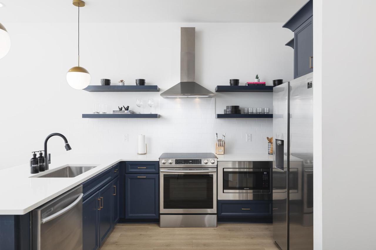 3 Miles to Downtown Broadway Bars - Walk to Coffee from Condo - 5