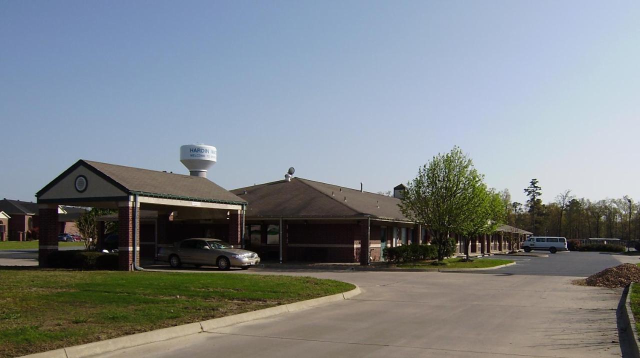 Redwood Inn & Suites — photo 10