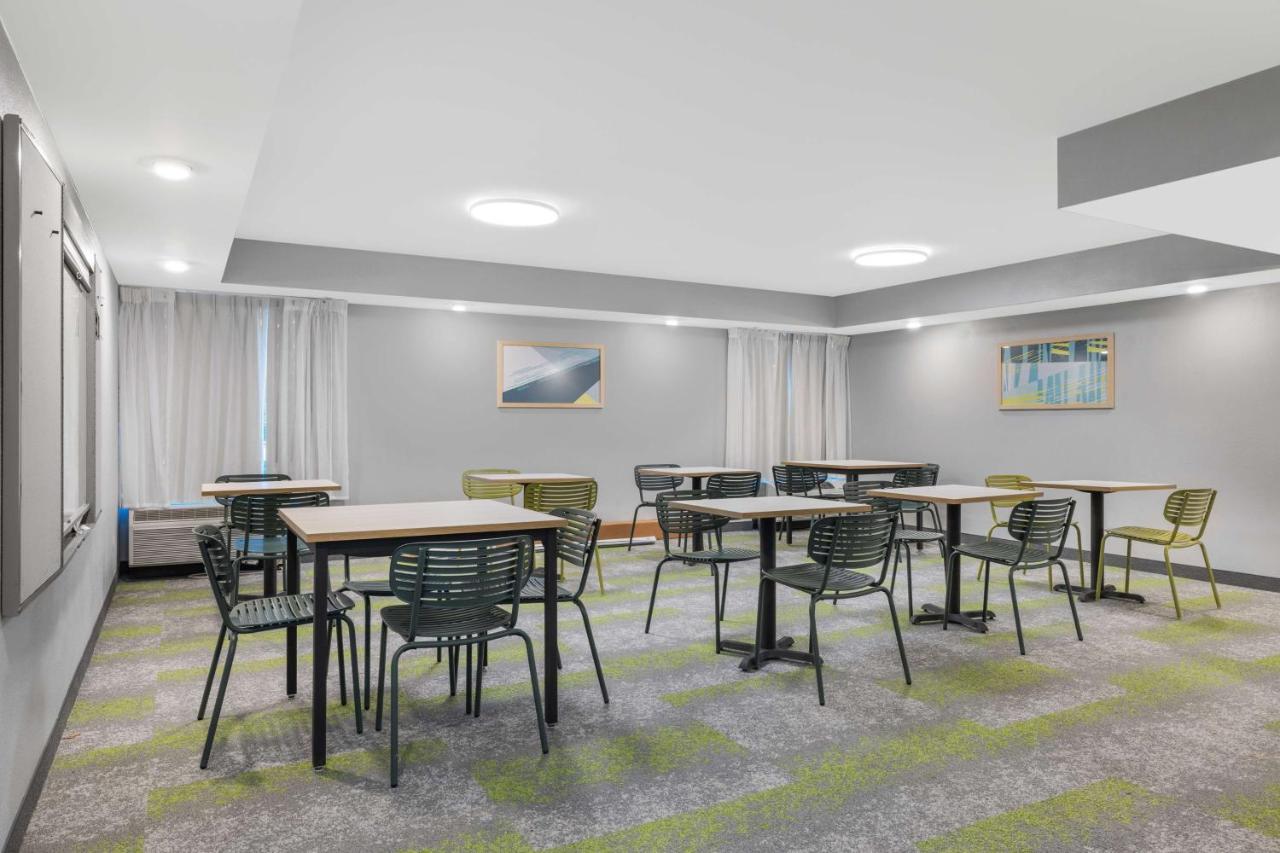 Spark by Hilton Colorado Springs I 25 Central — photo 6