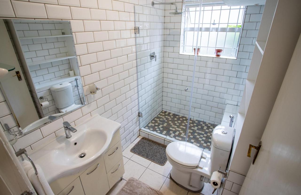 Beautiful mountain view apartment in Sea Point - 3