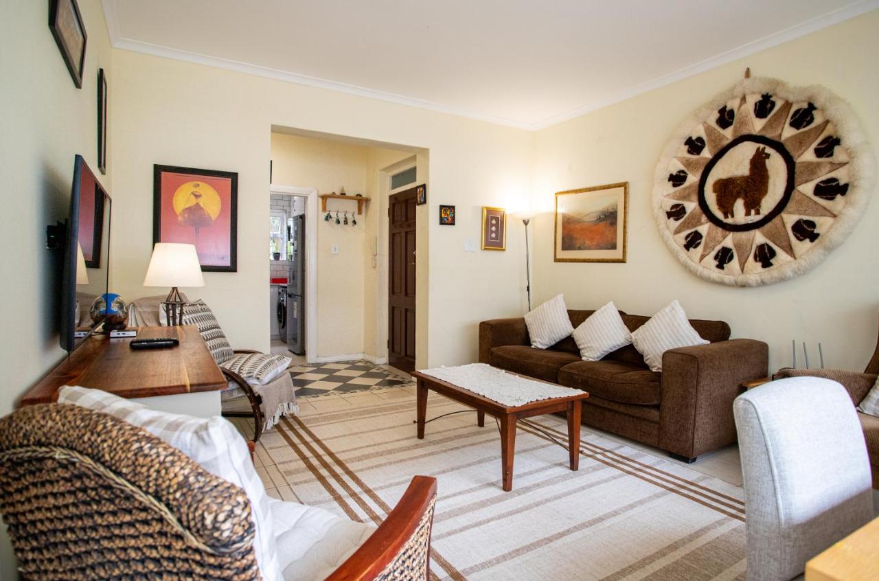 Beautiful mountain view apartment in Sea Point - 5