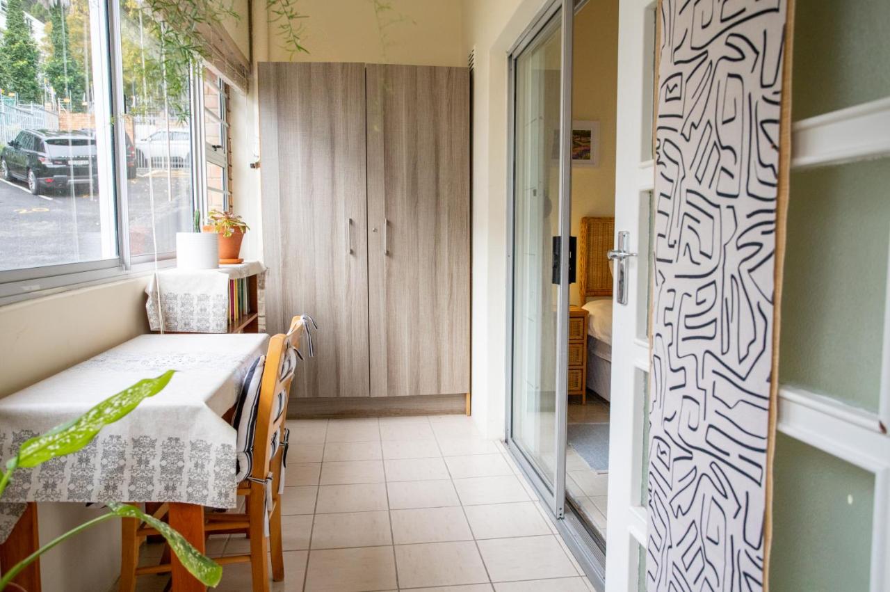 Beautiful mountain view apartment in Sea Point - 4