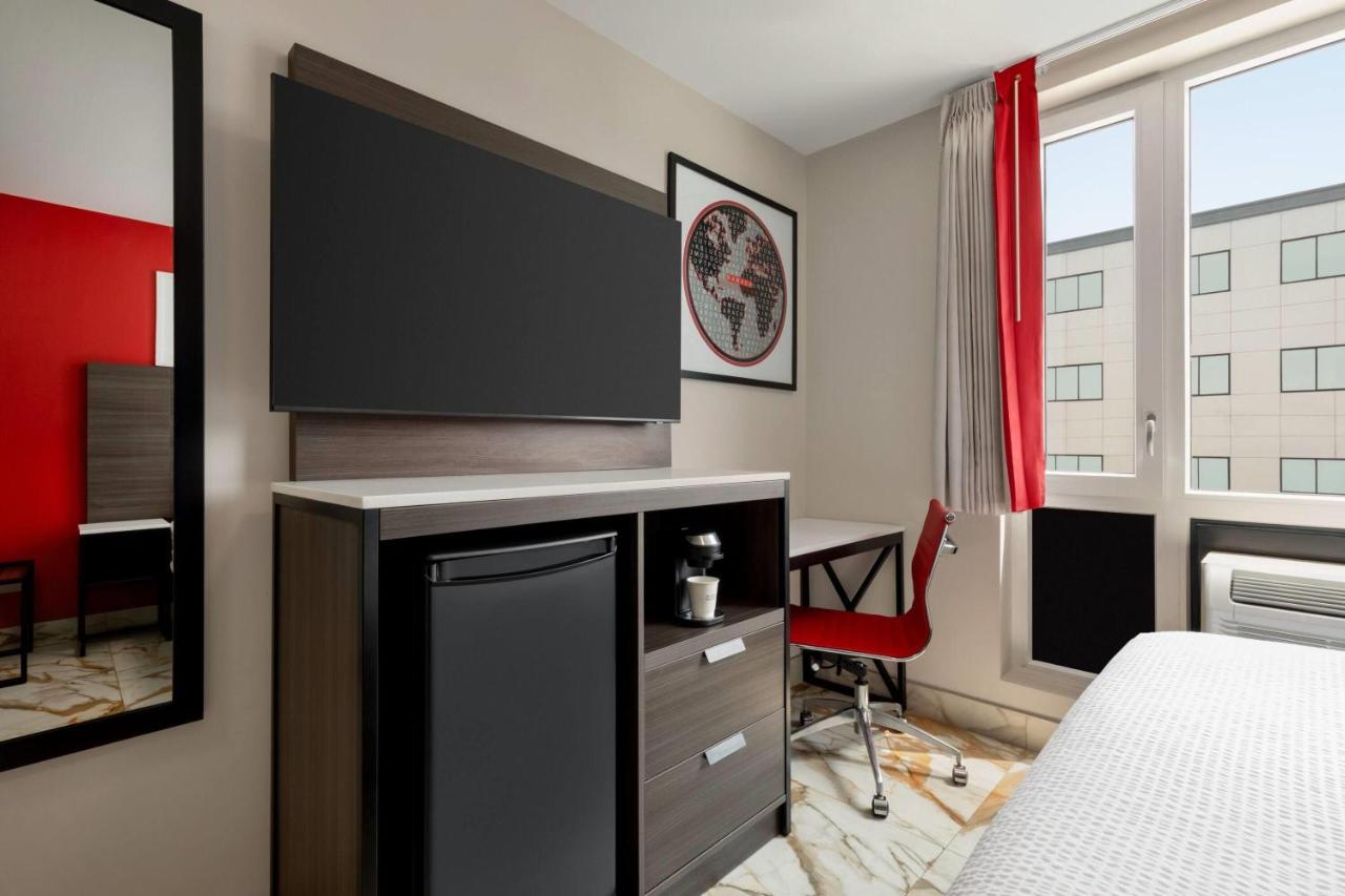 Ramada by Wyndham Brooklyn Empire Blvd - 5
