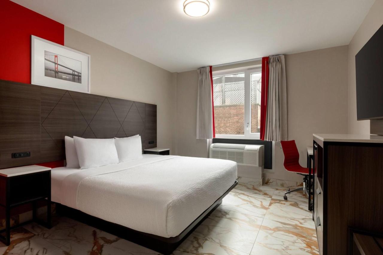 Ramada by Wyndham Brooklyn Empire Blvd - 2