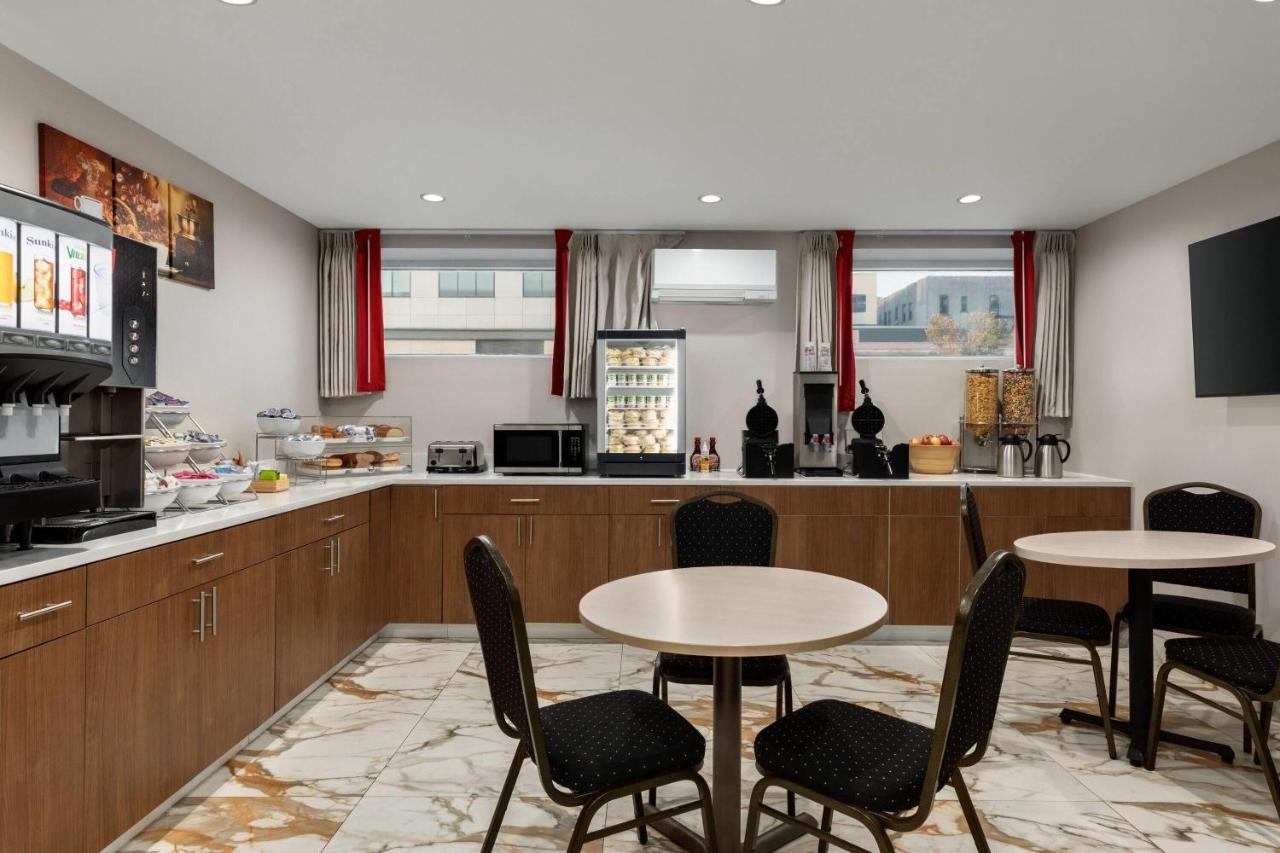 Ramada by Wyndham Brooklyn Empire Blvd - 4