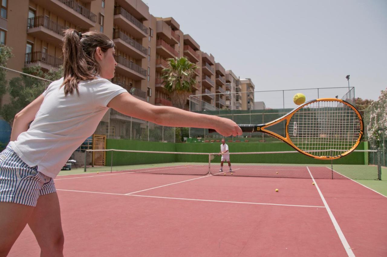 Tennis court: Hotel Residence Ulivi E Palme