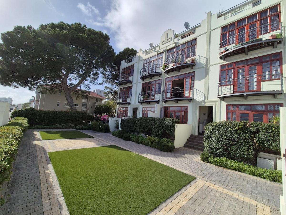 Stunning Seapoint Studio with epic Sunset views and Garage - 3