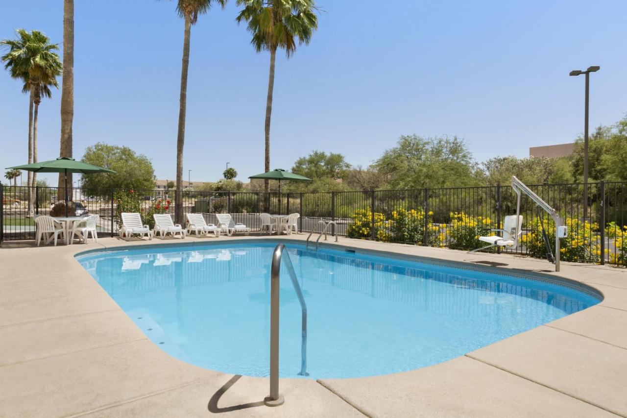 Heated swimming pool: Country Inn & Suites by Radisson, Tucson Airport, AZ