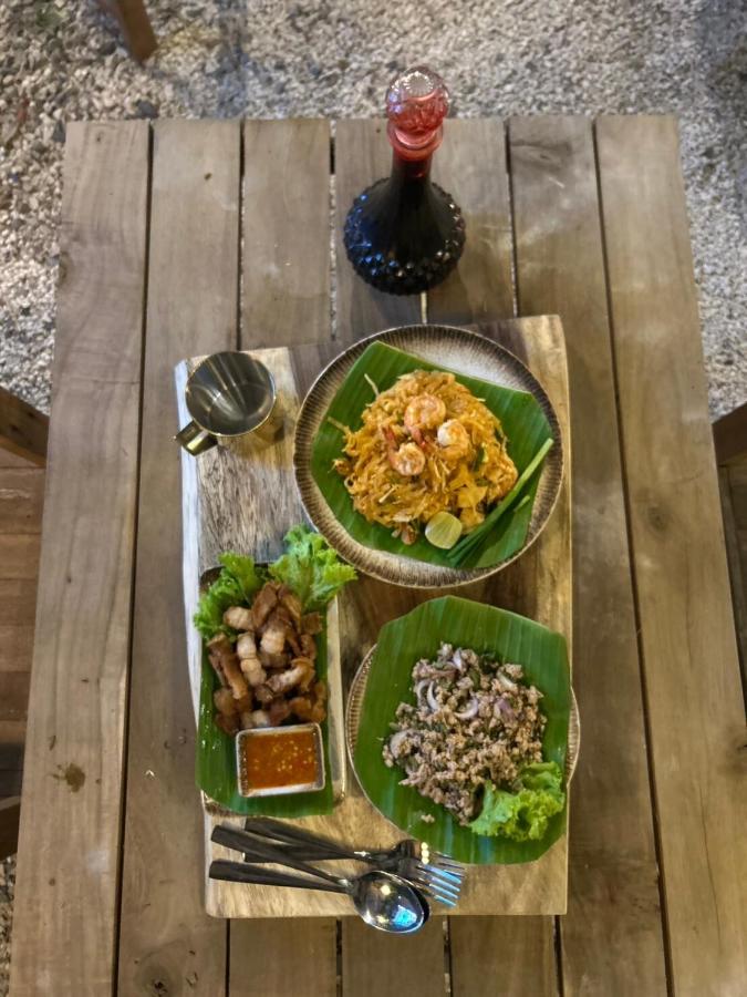 The oasis on 8 Villa pool table & KTV - 3