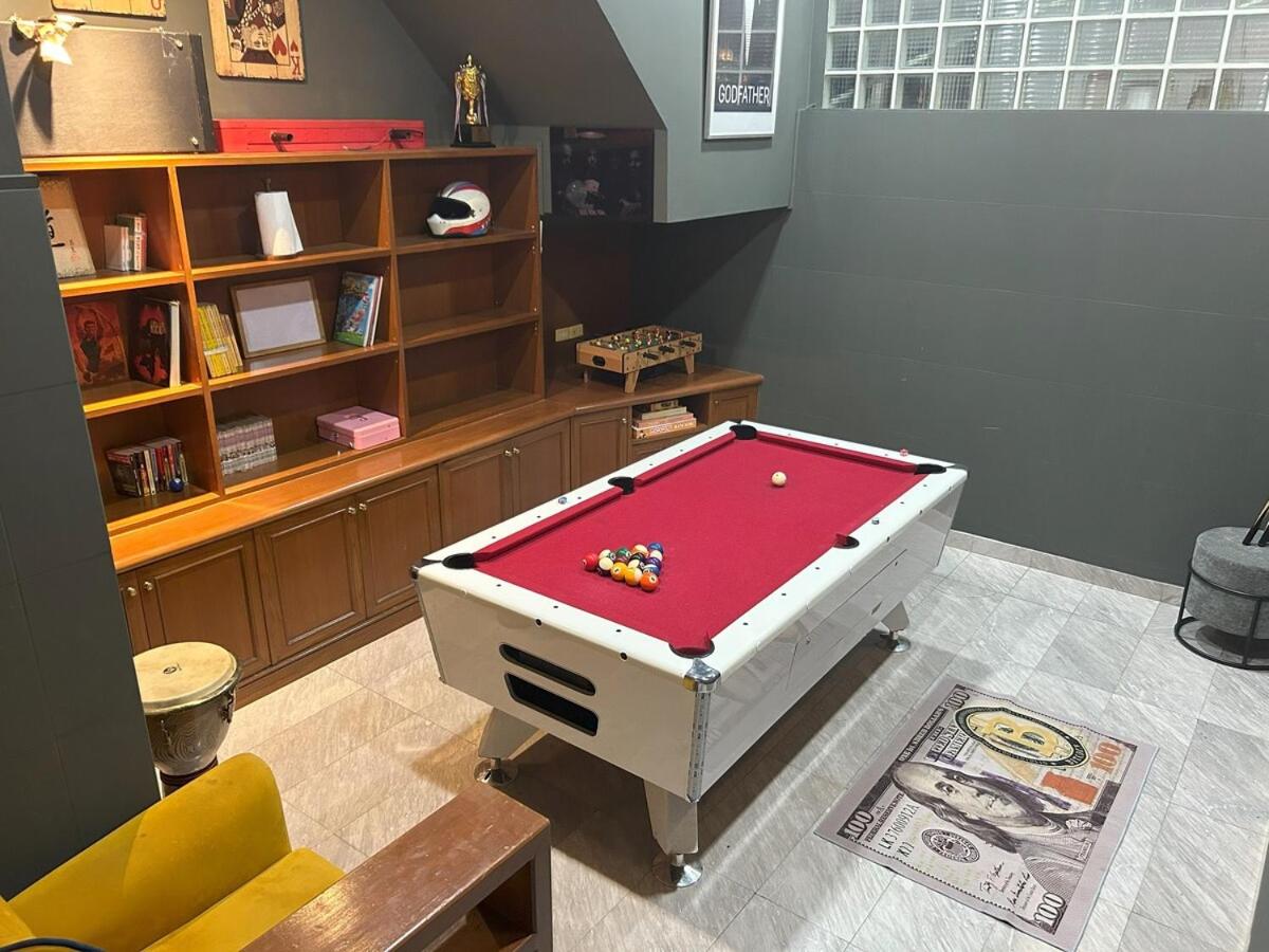 The oasis on 8 Villa pool table & KTV - 5