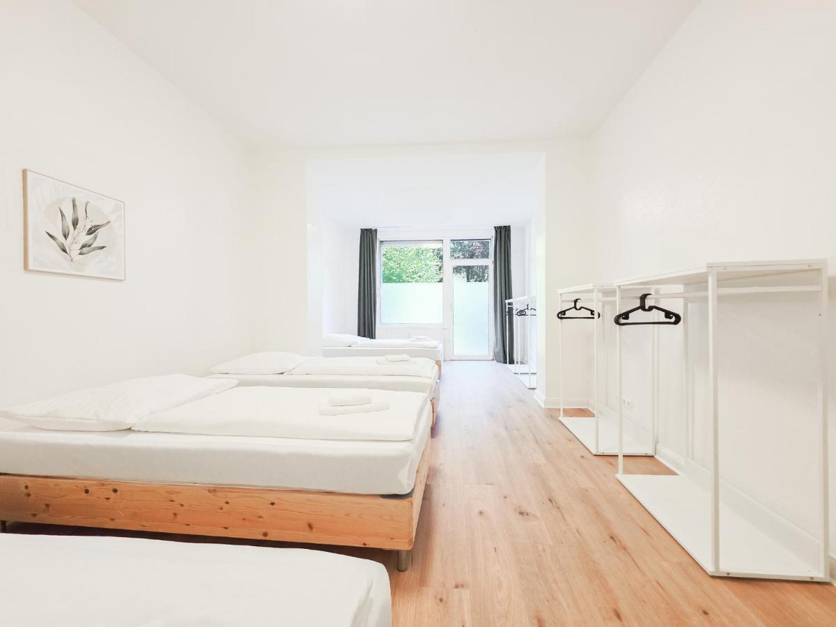 Tolstov Apartments - 3 Room Apartments - Kitchen - Balcony - 5 min to Messe DUS