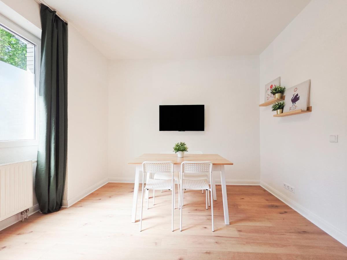 Tolstov Apartments - 3 Room Apartments - Kitchen - Balcony - 5 min to Messe DUS