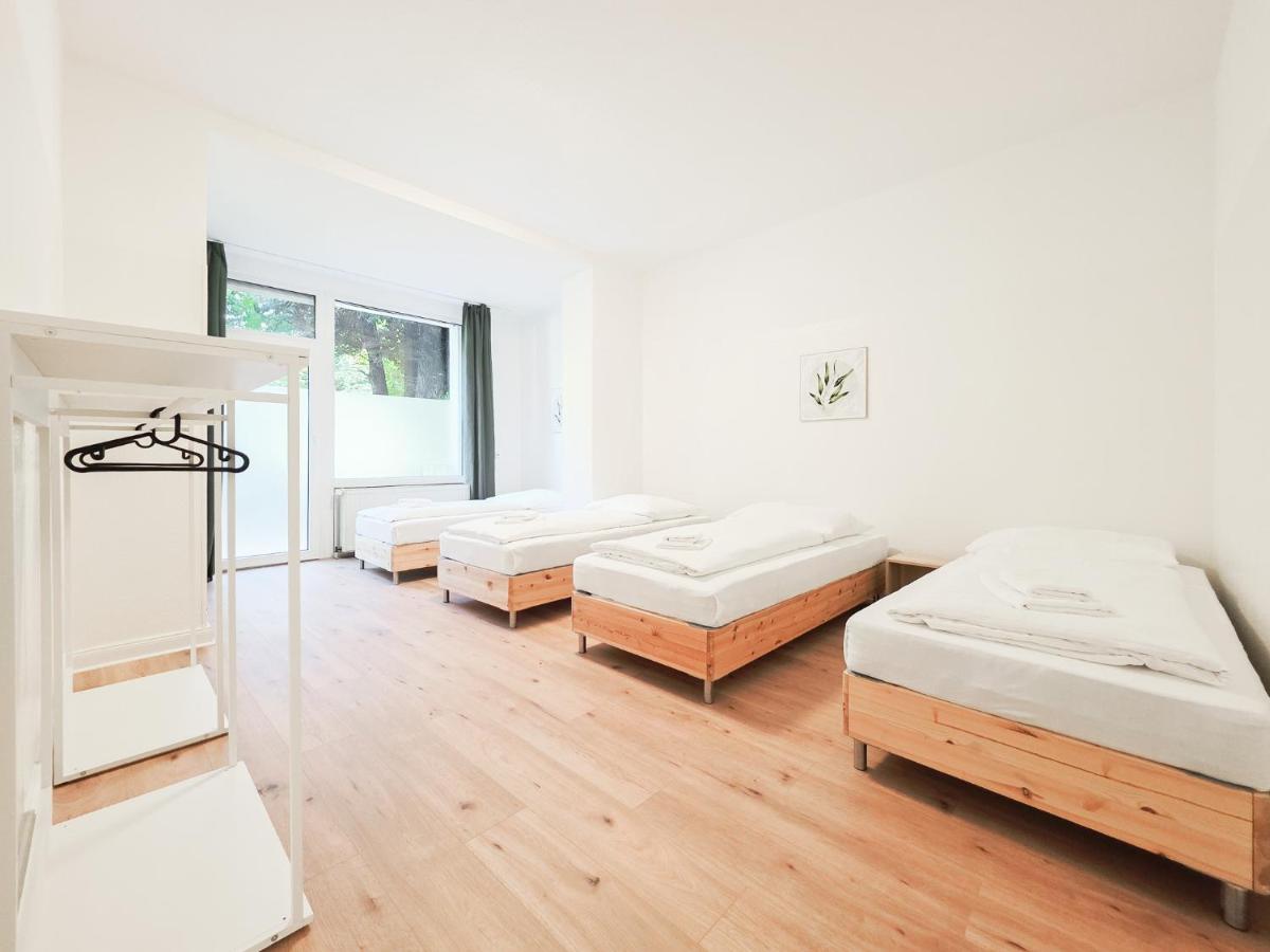 Tolstov Apartments - 3 Room Apartments - Kitchen - Balcony - 5 min to Messe DUS