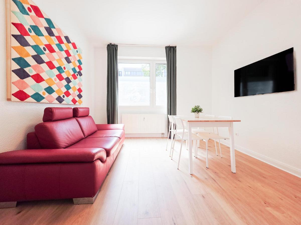 Tolstov Apartments - 3 Room Apartments - Kitchen - Balcony - 5 min to Messe DUS