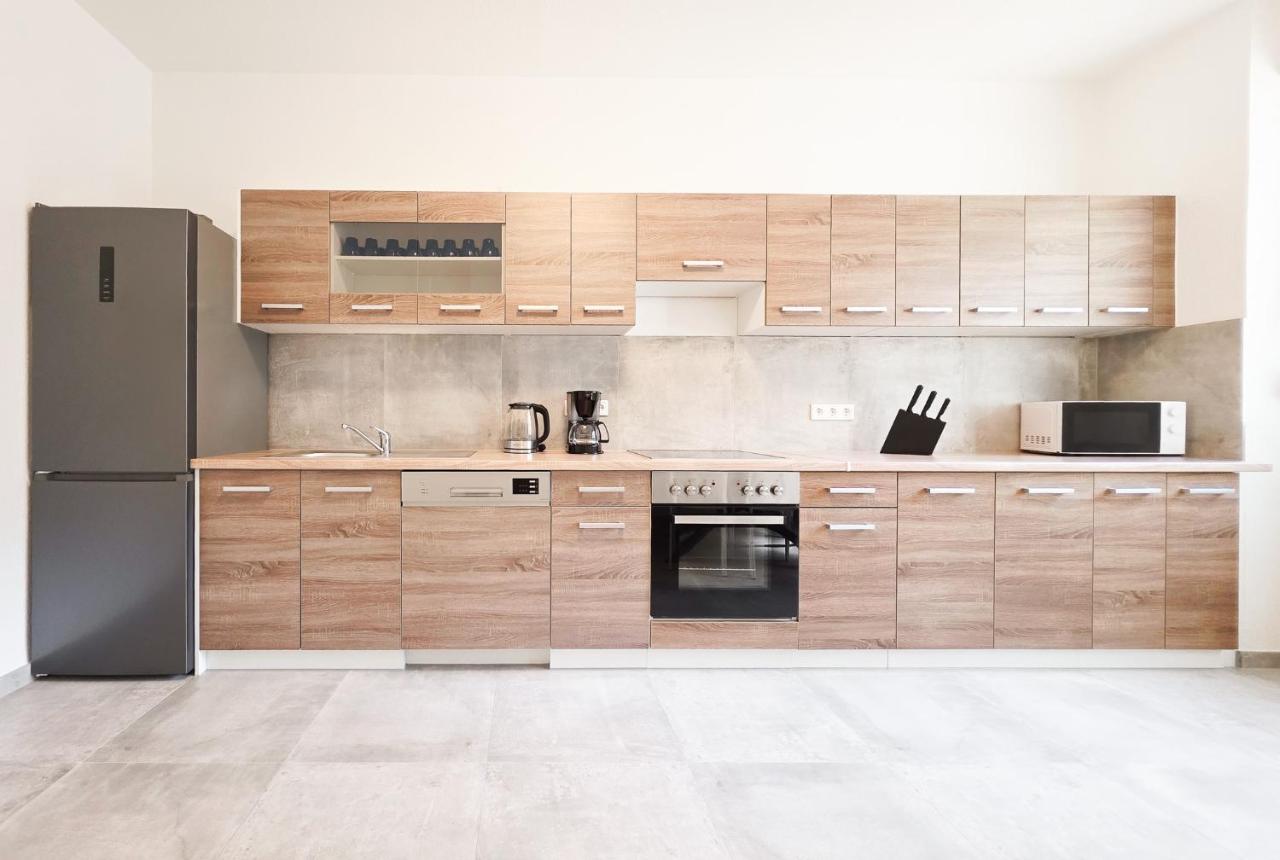 Tolstov Apartments - 3 Room Apartments - Kitchen - Balcony - 5 min to Messe DUS