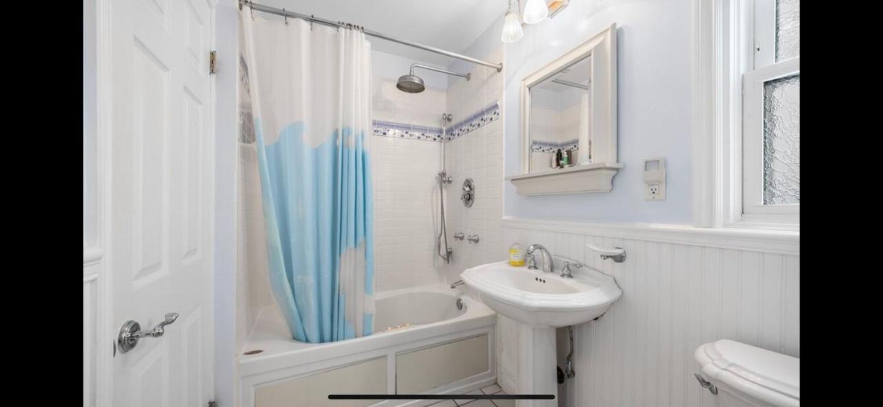 Chic Venice Beach Bungalow Steps from the Canals & Beach - 3