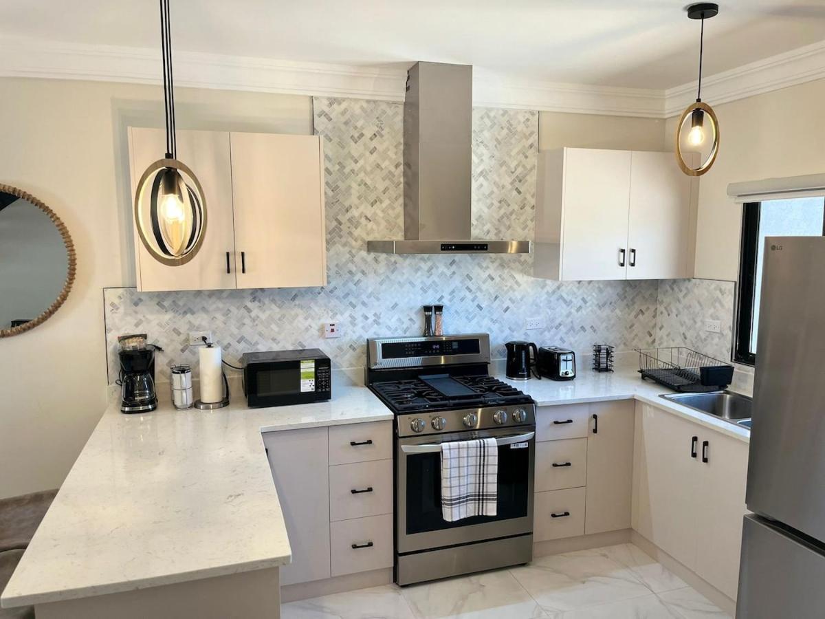 Drift & Discovery New Modern Stay, Mins to Beach! - 4