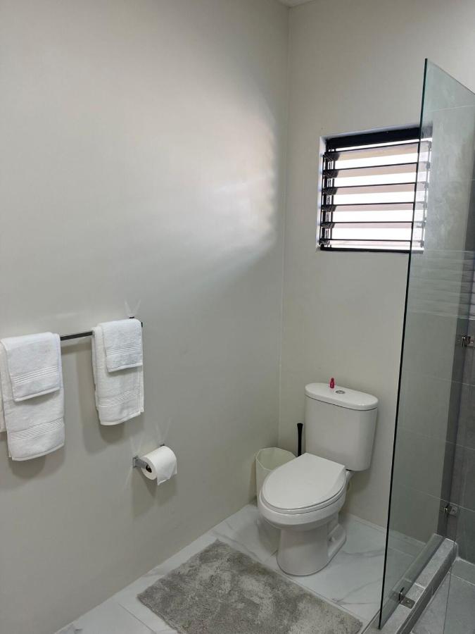 Drift & Discovery New Modern Stay, Mins to Beach! - 3