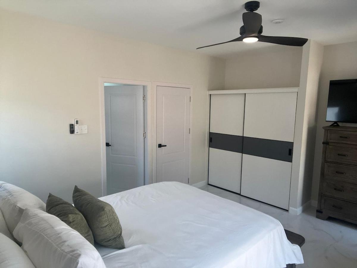 Drift & Discovery New Modern Stay, Mins to Beach! - 5