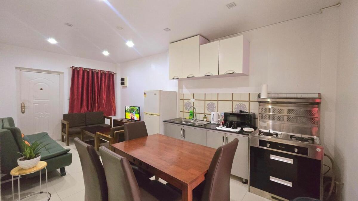CBD Entire Apartment, Double bed and sofa bed, free wifi, parking - 4