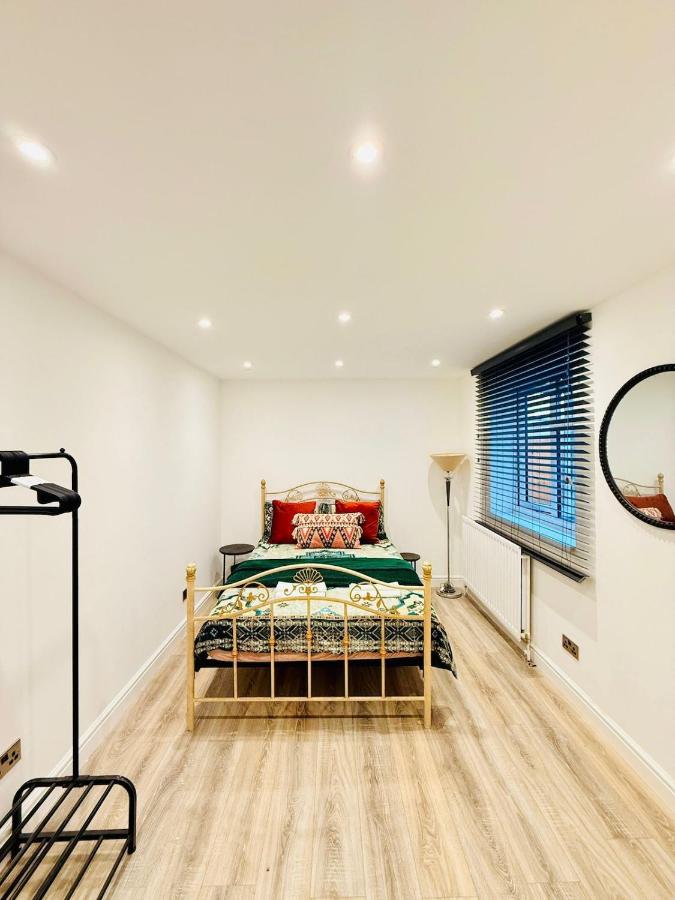 Cozystays Refurbed Modern Apartment Private Garden Free Parking - 2