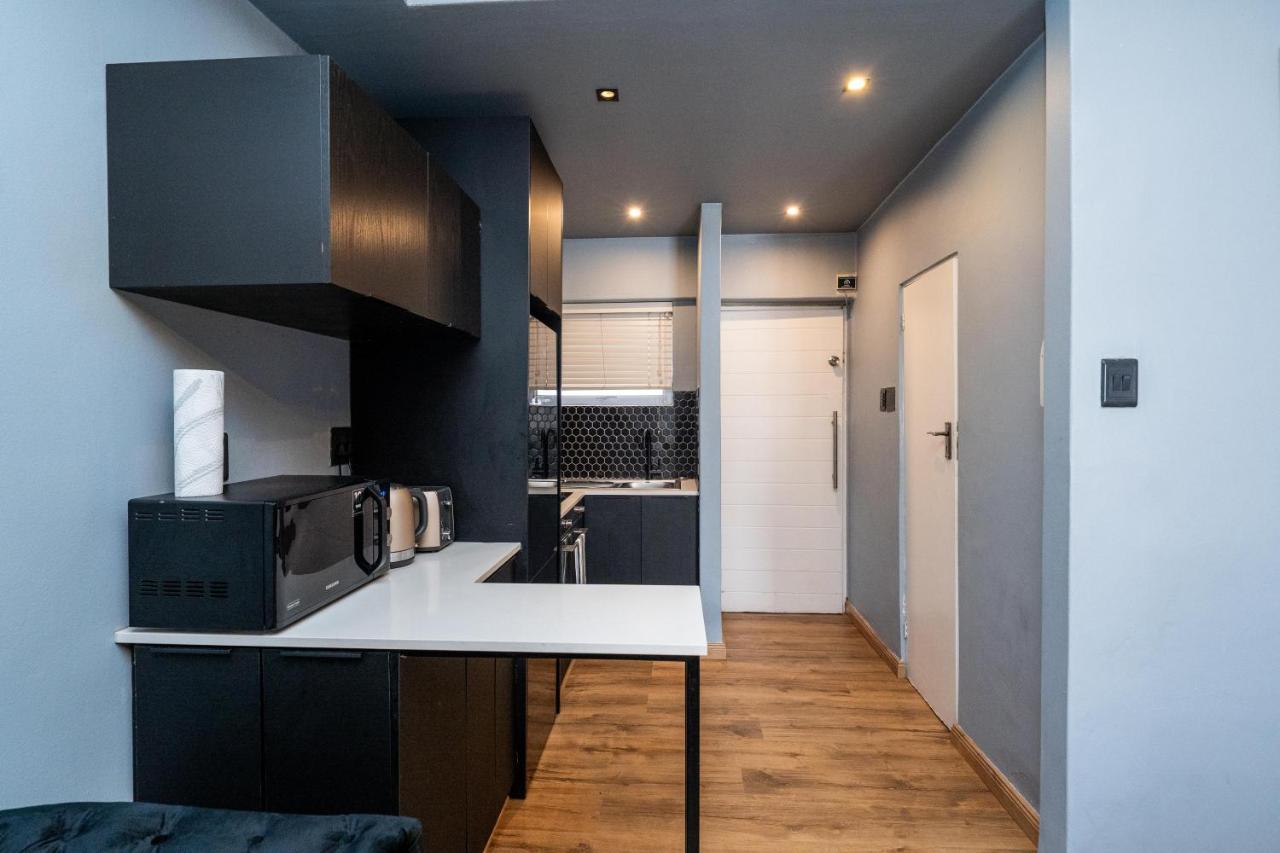 Modern Hideaway Apartment in Mouille Point - 4