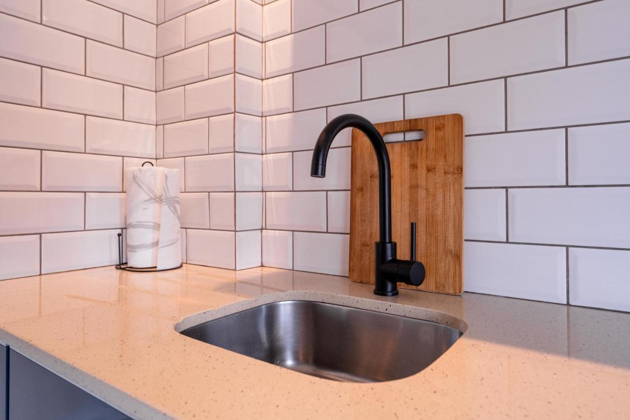 Stylish City Gem Apartment in Green Market Square - 3