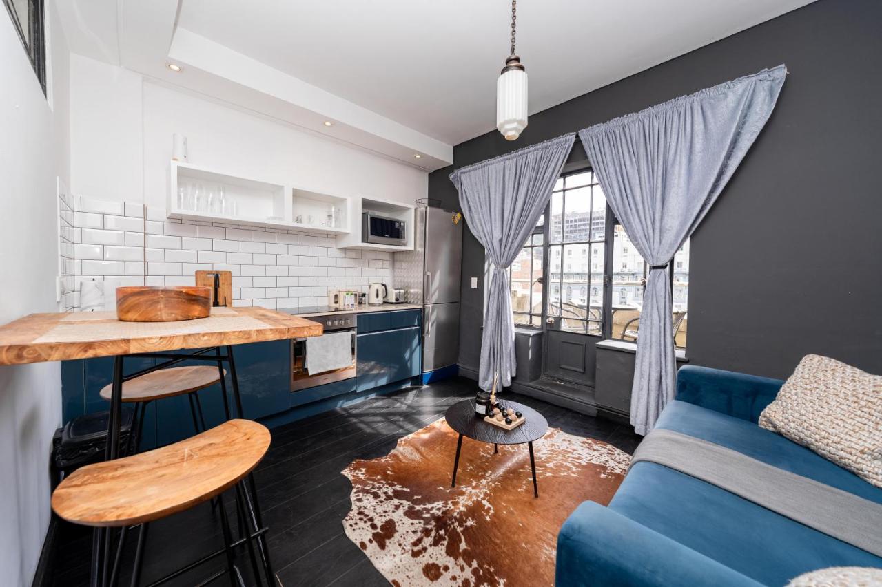 Stylish City Gem Apartment in Green Market Square - 4