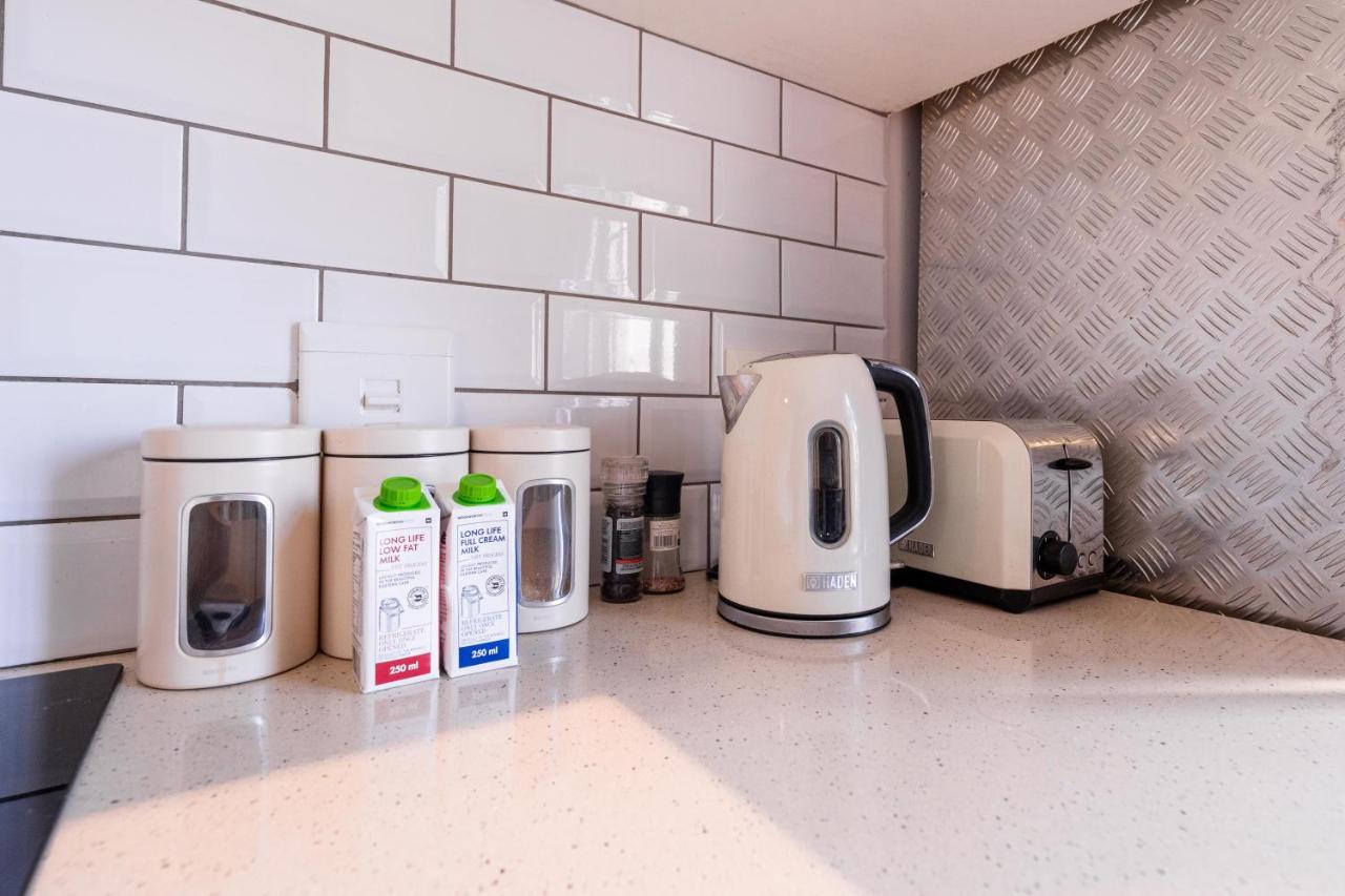 Stylish City Gem Apartment in Green Market Square - 5