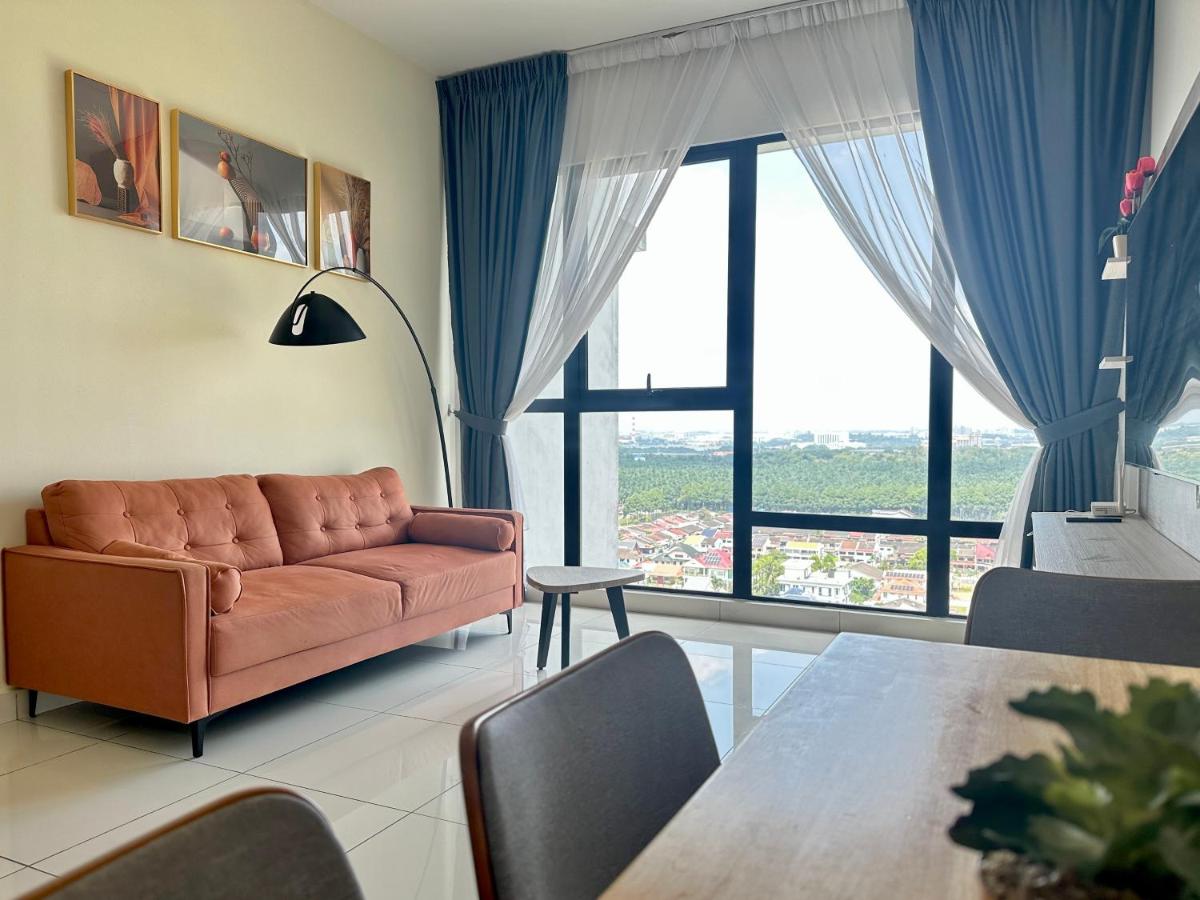 Mid Vally Southkey JB, 2BR, WIFI, 7 mins to CIQ , 5-6pax - 2