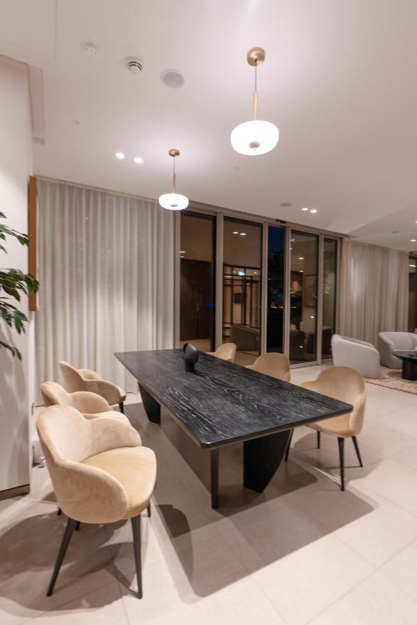 Luxury 2BR Burj Khalifa & Dubai Mall Fountain View - 2