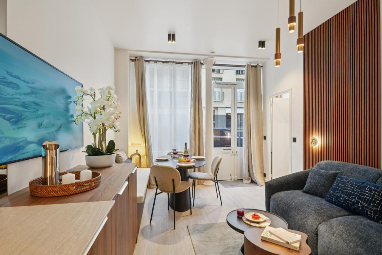 Lavie Maison Elevated Stay by the Eiffel Tower with AC and Hot Tub