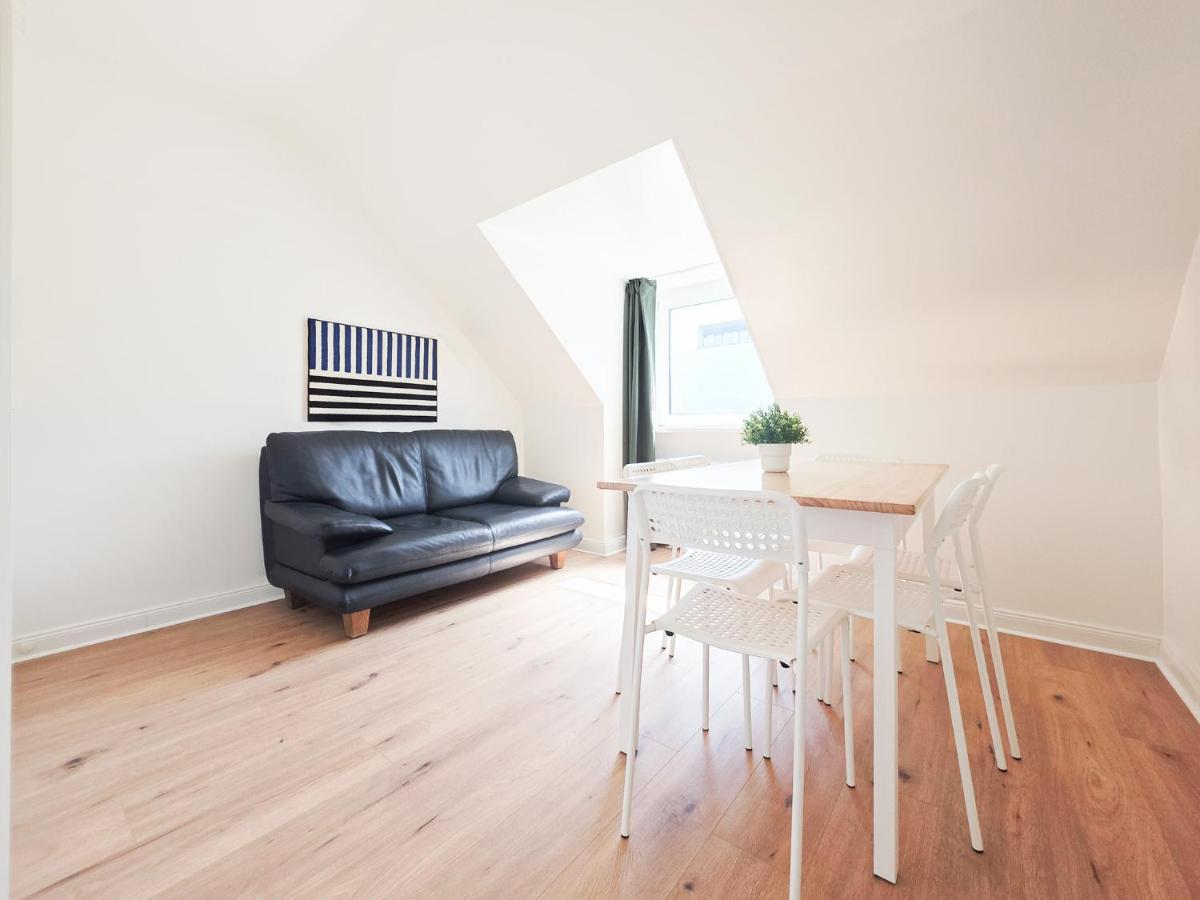Tolstov Apartments - 3 Room Attic Apartment - Kitchen - 5 min to Messe DUS